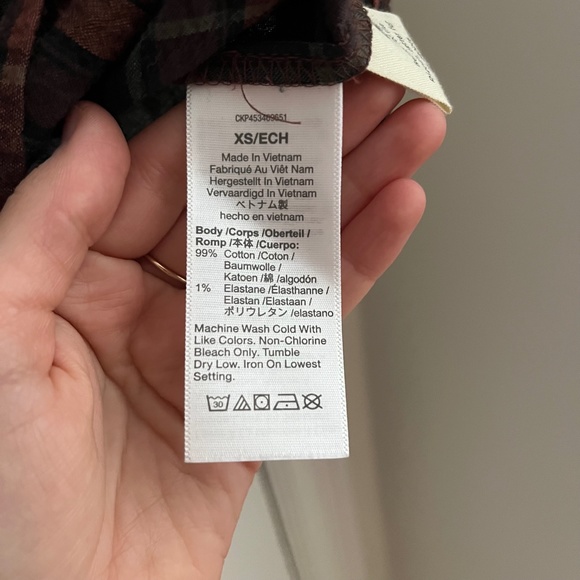 Madewell | Gathered V-Neck Top in Plaid - Picture 5 of 9